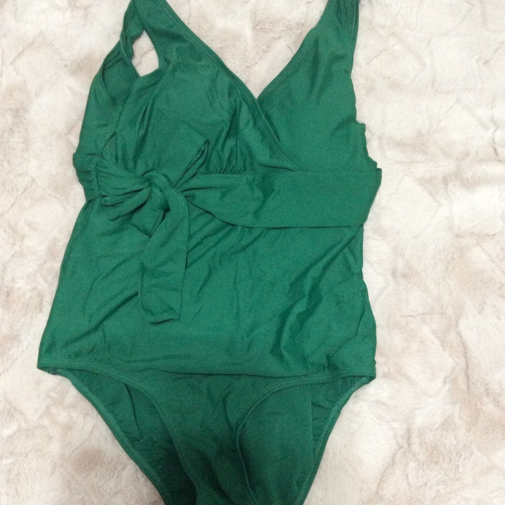 Chic Emerald Women's One-Piece Swimsuit